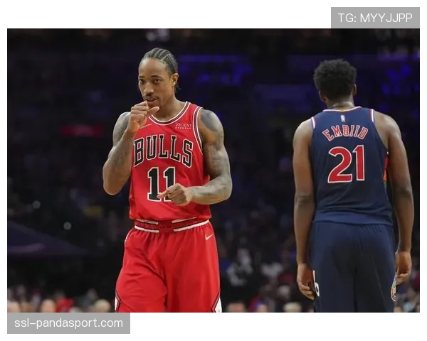 战术观察:公牛队如何利用德罗赞低位吸引包夹为外线创造空间。 战术观察:公牛队如何利用德罗赞低位吸引包夹为外线创造空间。